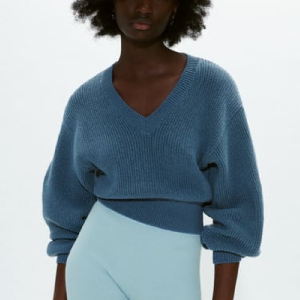 zara M ~ V neck knit sweater